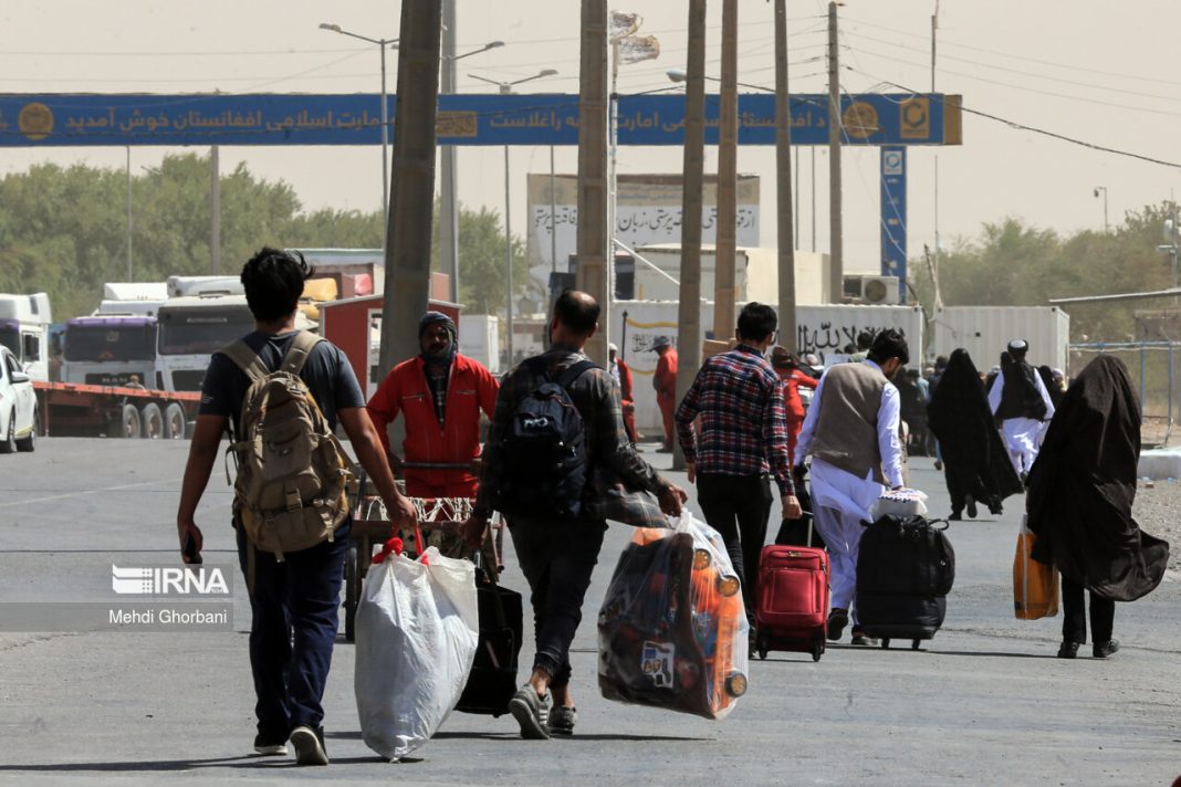 Iranian authorities warn illegal migrants to leave Tehran immediately