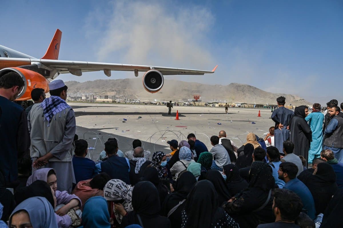 Flights Suspended for Over 40,000 Afghans Approved for Special US Visas